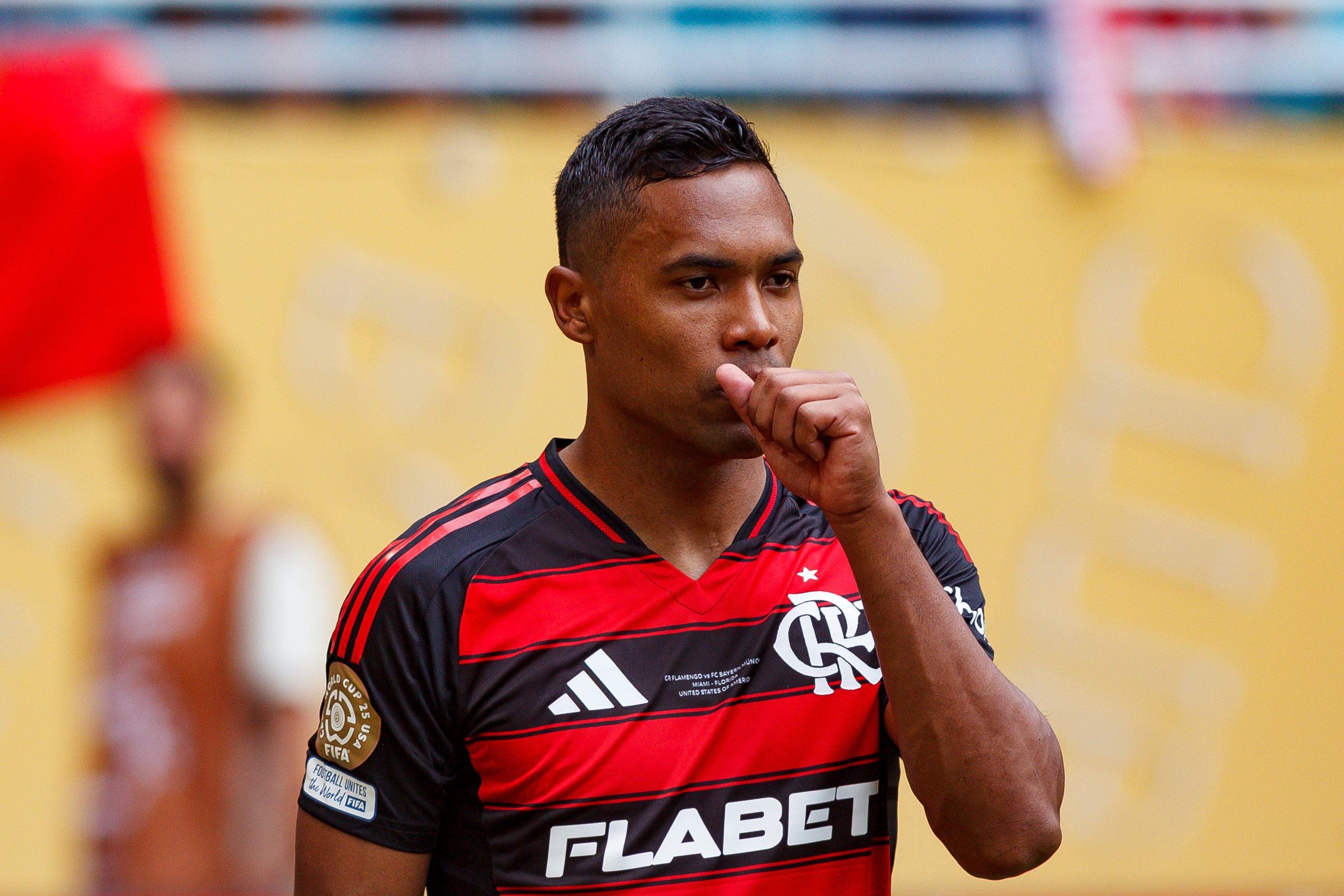 Ancelotti decide não convocar substituto para Alex Sandro. Entenda