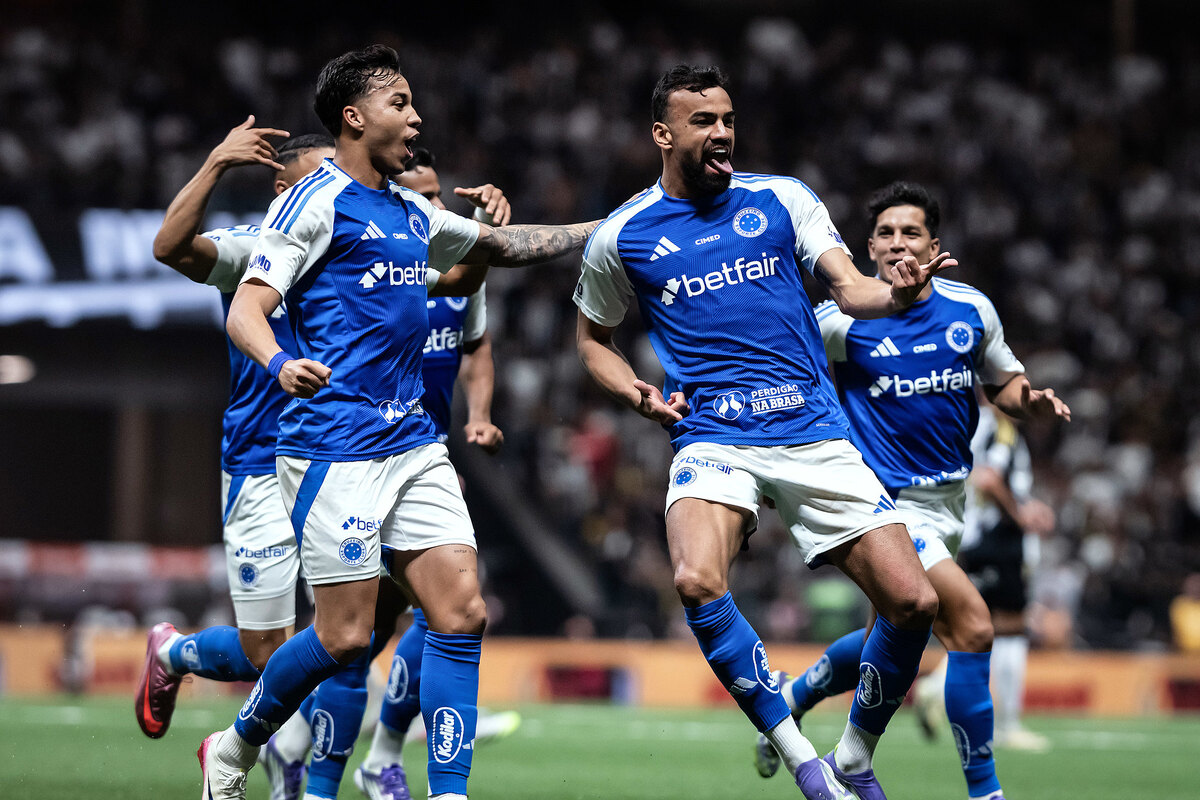 Cruzeiro bate Galo fora de casa e abre vantagem na Copa do Brasil