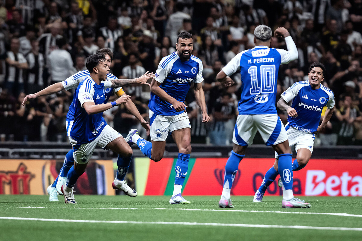 Fabrício Bruno mira Copa do Mundo após convocação: “Constância”