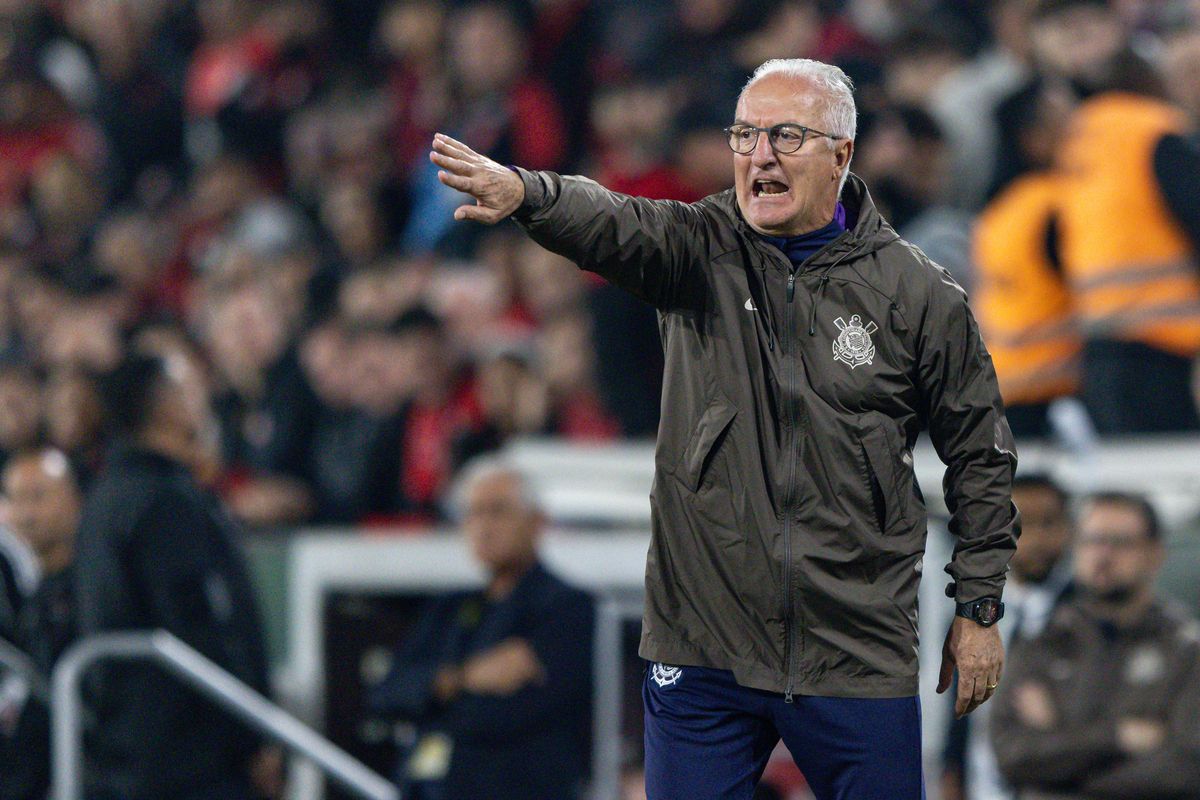 Dorival Junior exalta Gui Negão após gol decisivo para o Corinthians