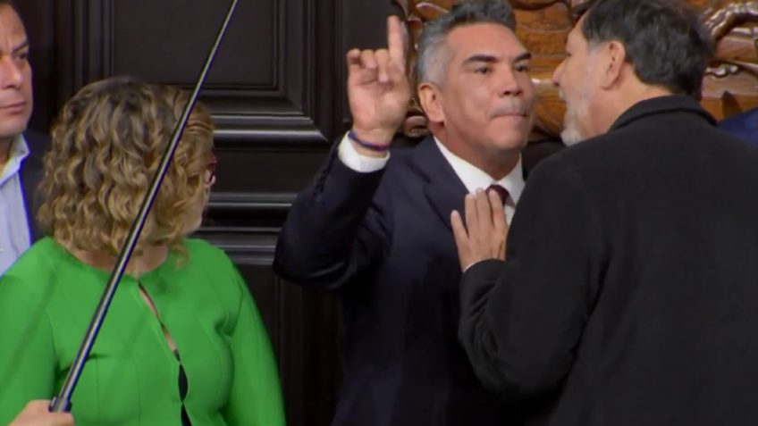 Senadores do México trocam empurrões durante sessão; assista