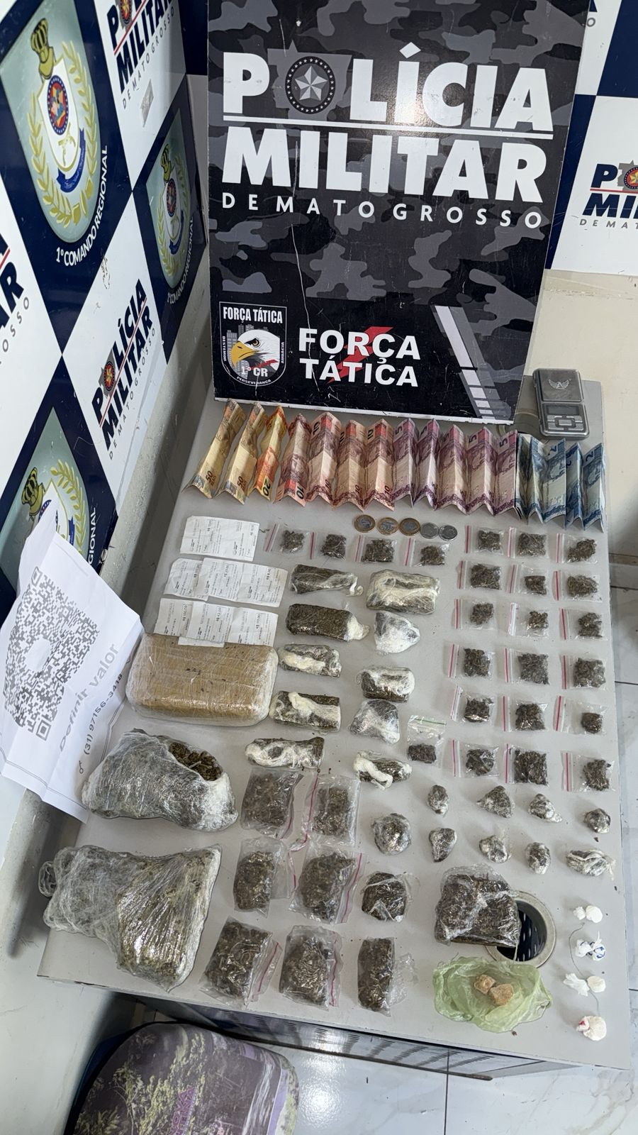 Força Tática prende três homens por tráfico de drogas e apreende 57 porções de entorpecentes