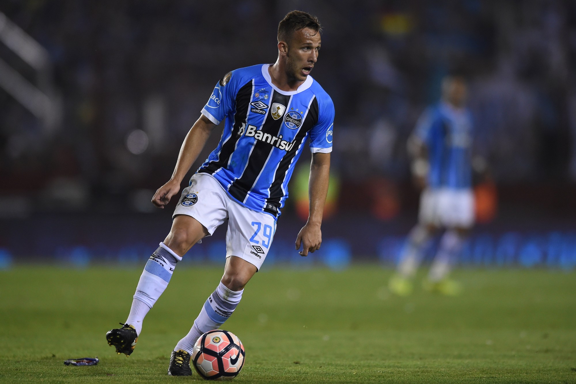 Vídeo: Grêmio anuncia a contratação de Arthur Melo, ex-Barcelona