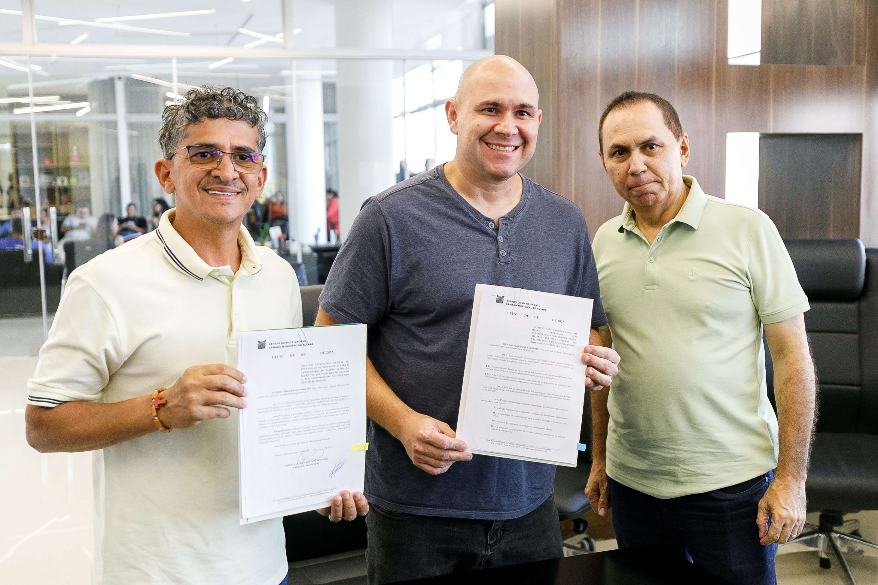 Prefeito sanciona leis de valorização ao idoso e de celebração do bairro Altos da Serra