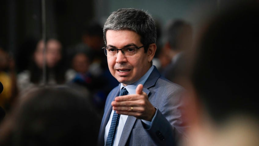 Randolfe: Bolsonaro vetou MP que evitaria fraudes no INSS