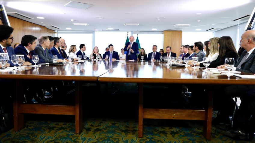 Lula empossa 24 diretores de agências aprovados pelo Senado
