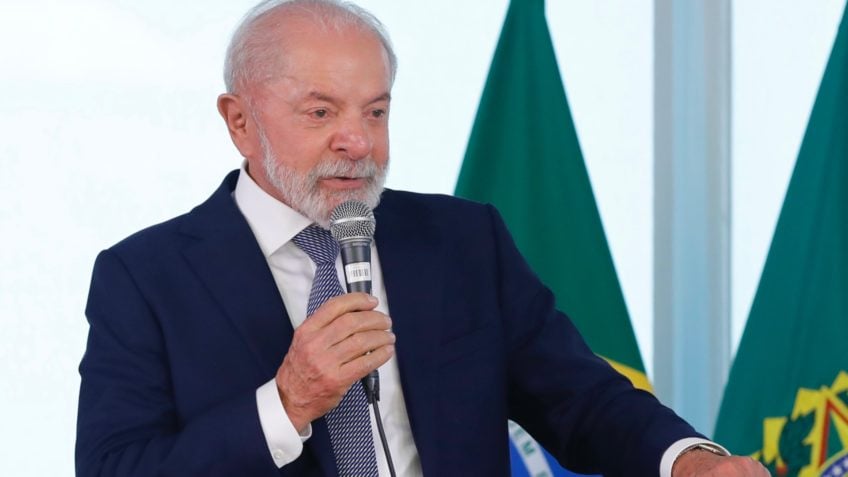 “Nós estamos nos insurgindo” contra os EUA, diz Lula