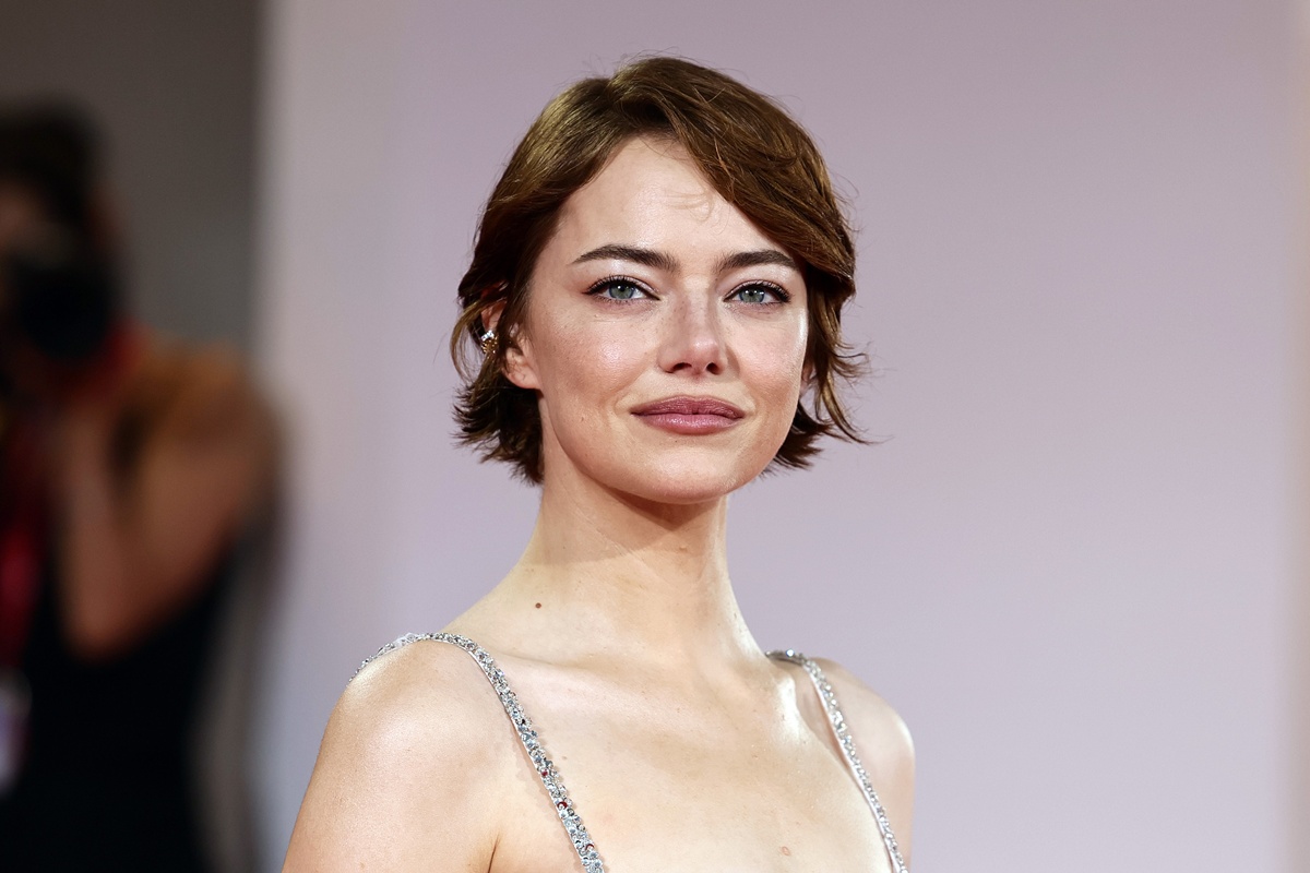Emma Stone é ovacionada por 6 minutos em Veneza por Bugonia