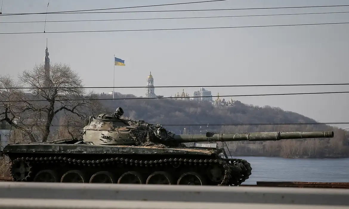 Sobe para 17 número de mortos nos ataques russos em Kiev