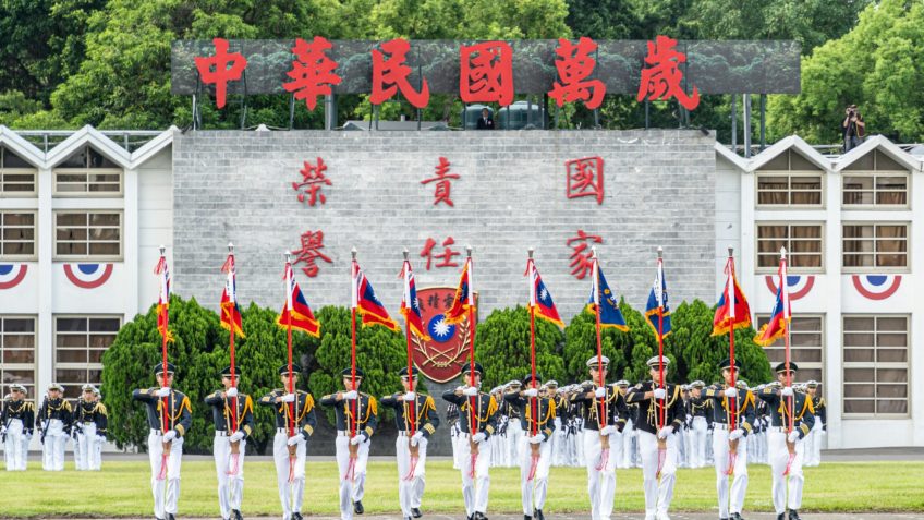 China aumenta em 40% gastos com exercícios militares no Pacífico, diz Taiwan