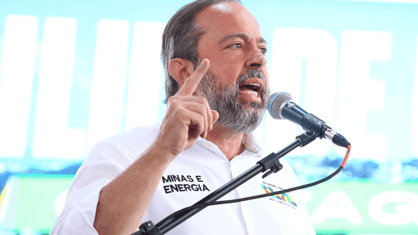 Silveira: MG não precisa de alguém que "coma banana com casca"