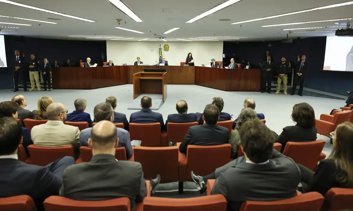 Mais de 3,3 mil pessoas querem acompanhar julgamento de Bolsonaro