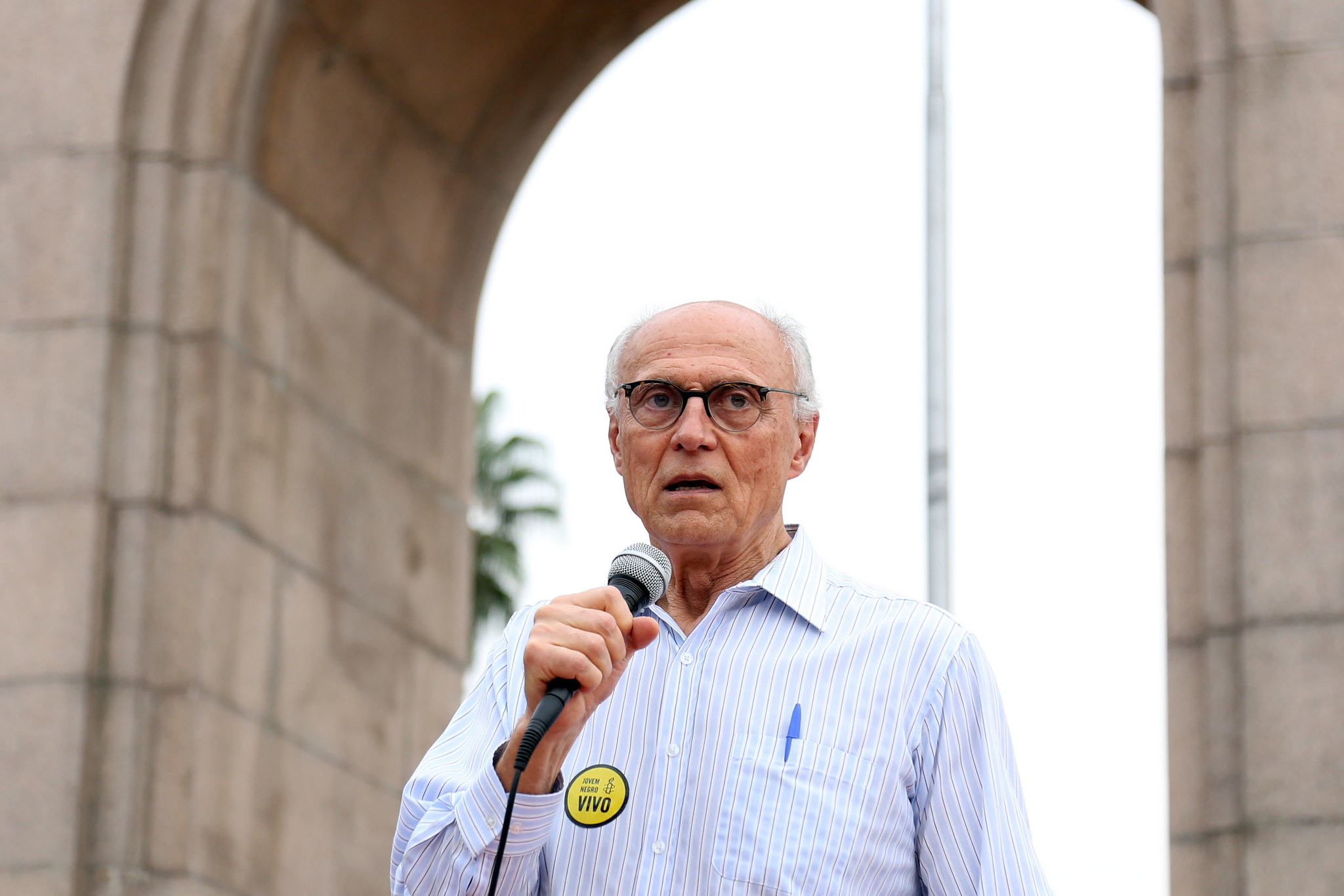Eduardo Suplicy recebe alta após cirurgia para implante de marca-passo