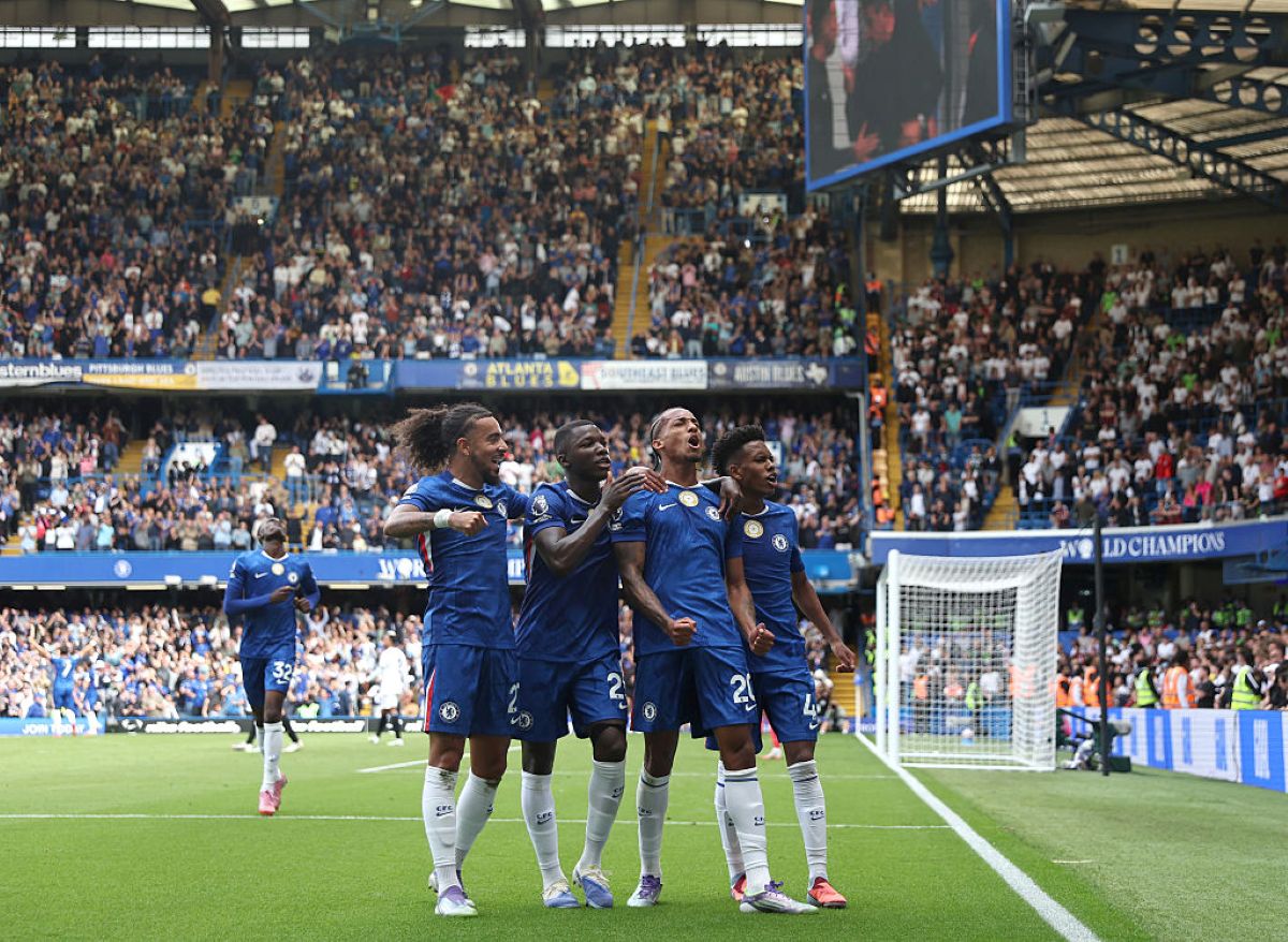 Com gol de João Pedro, Chelsea vence e assume liderança do campeonato