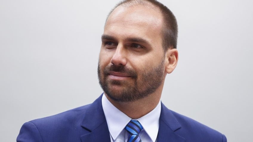 Eduardo diz que Tarcísio “ameaça” espaço da família Bolsonaro