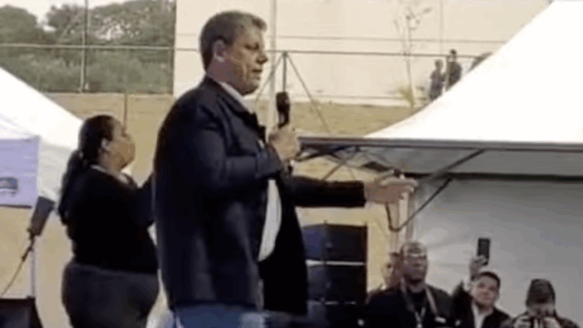 Tarcísio usa referências bíblicas em discurso e cita "missão divina"