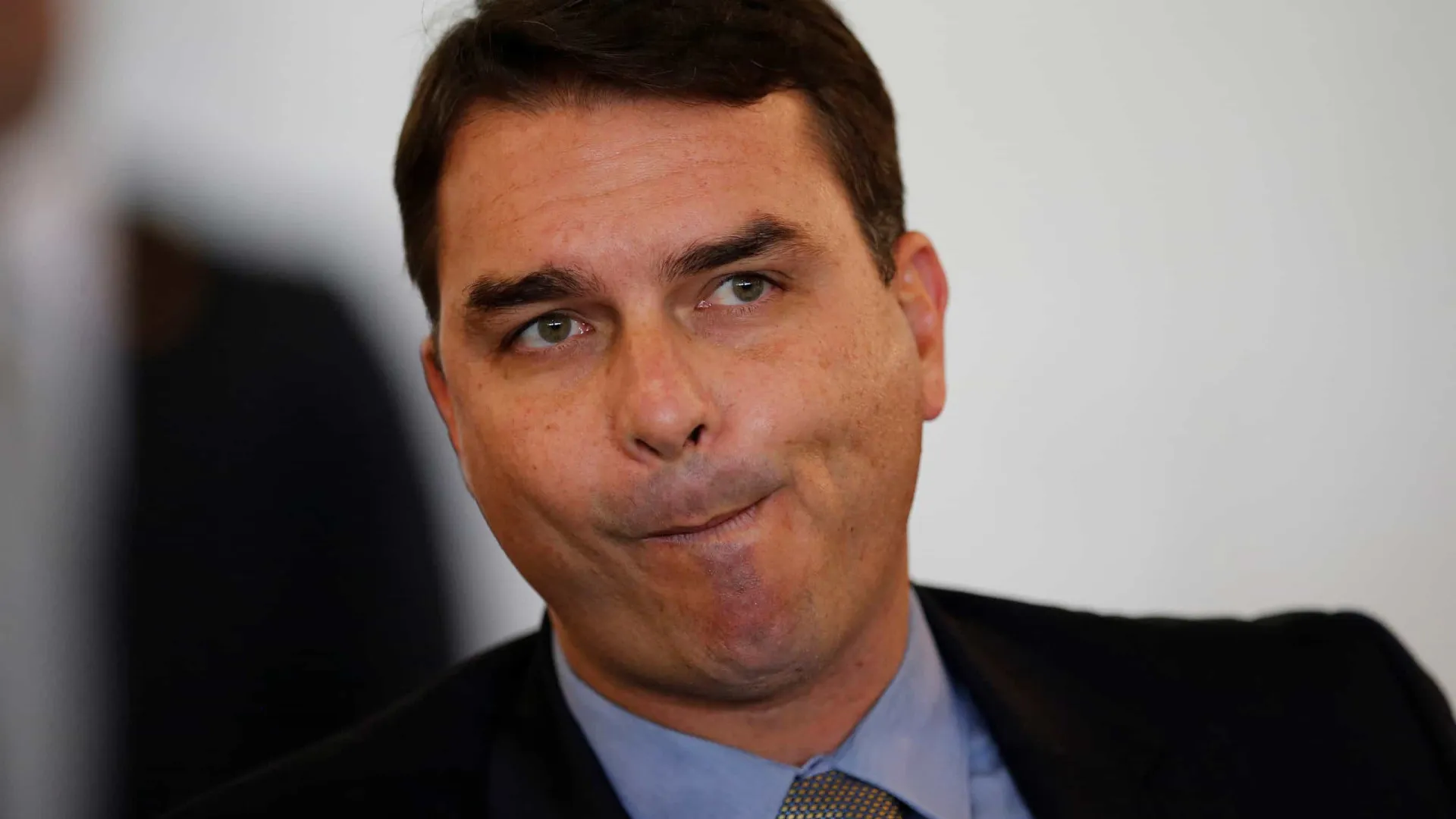 Moraes 'invade privacidade' de mulheres na casa de Bolsonaro, diz Flávio