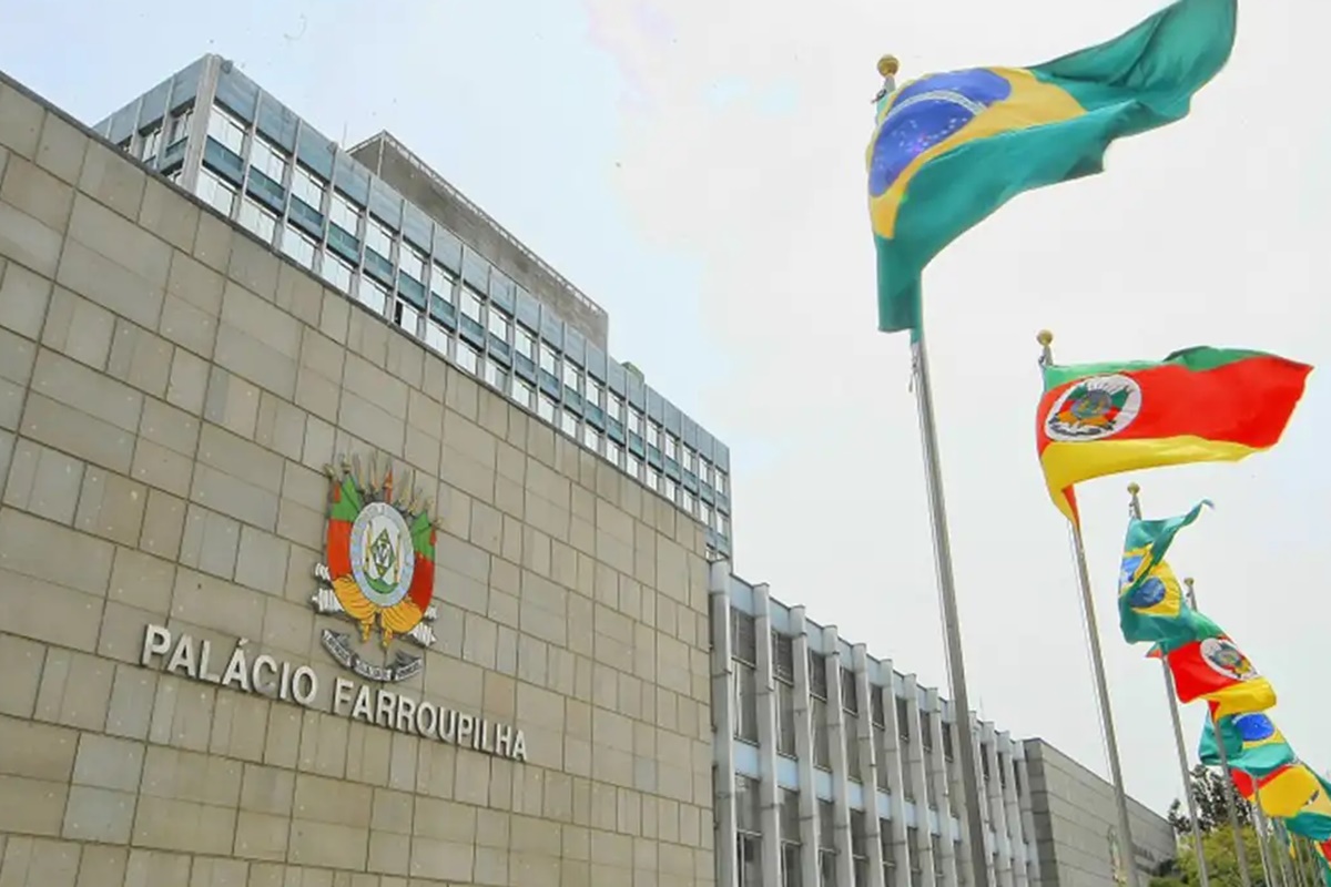 Corpo do escritor Luis Fernando Verissimo é velado no RS