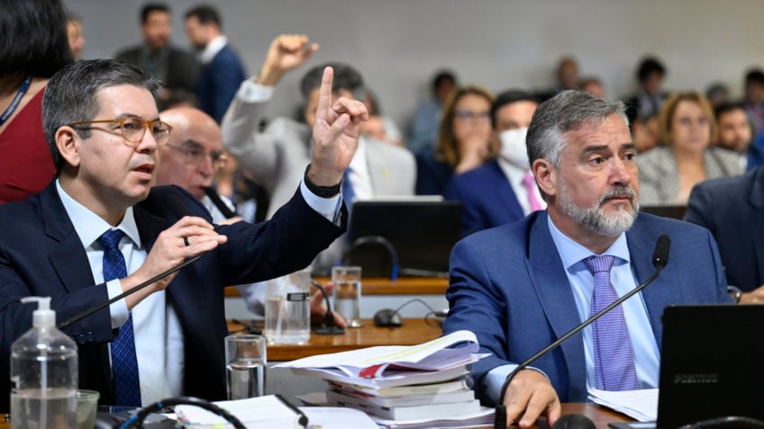Acordo frustrado e discussão marcam início da CPI do INSS