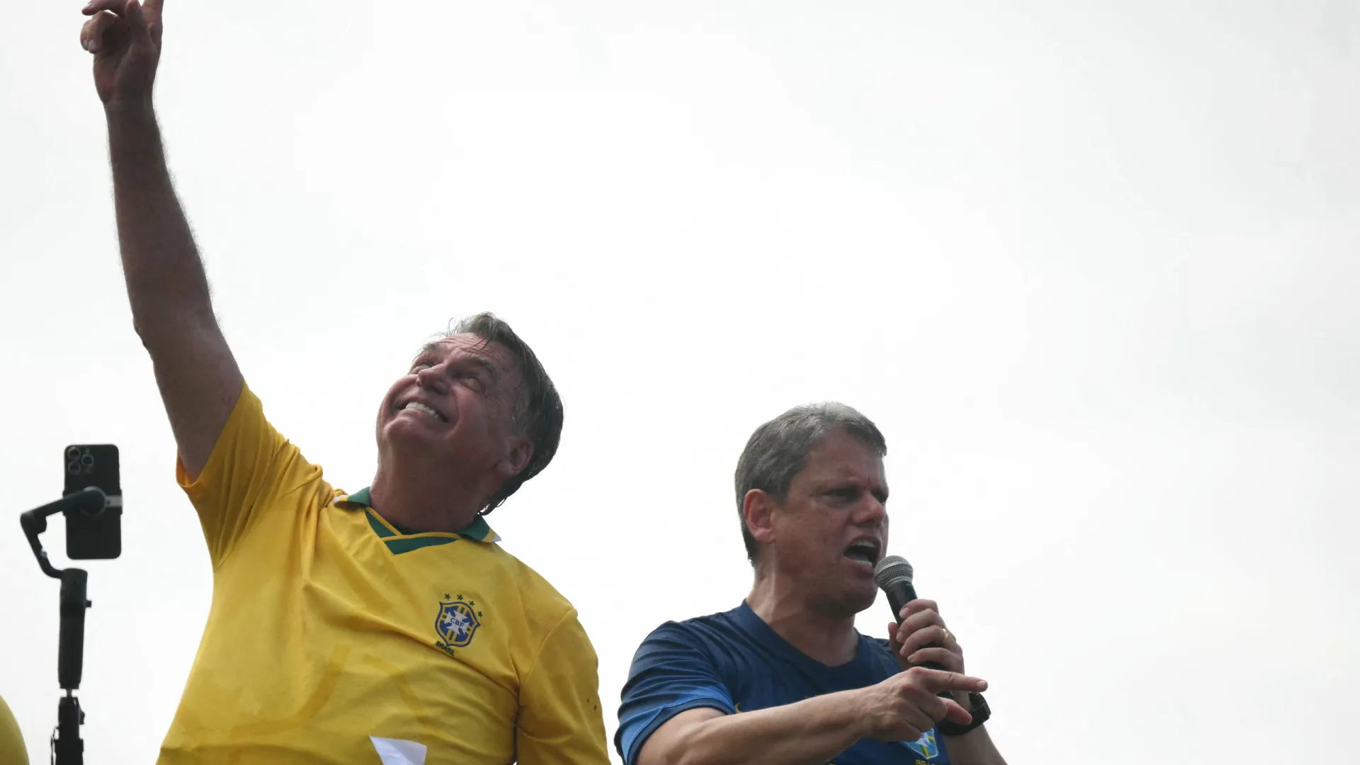 Tarcísio diz que indulto de Bolsonaro será primeiro ato de governo, caso eleito presidente