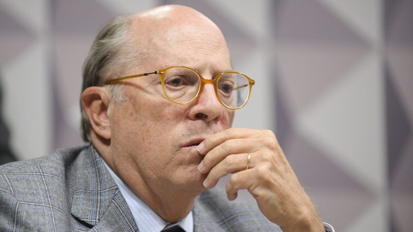 Anistiar Bolsonaro seria traição, diz Miguel Reale Jr.