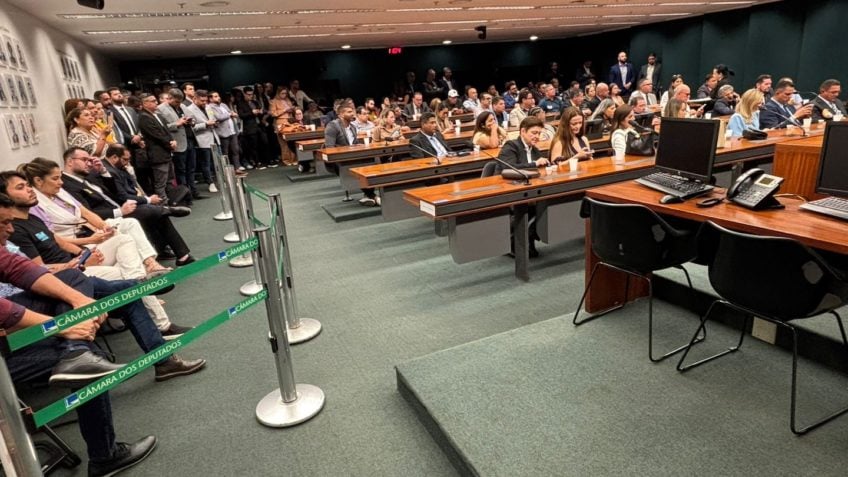 Comissão da Câmara critica não obrigatoriedade de autoescola para CNH
