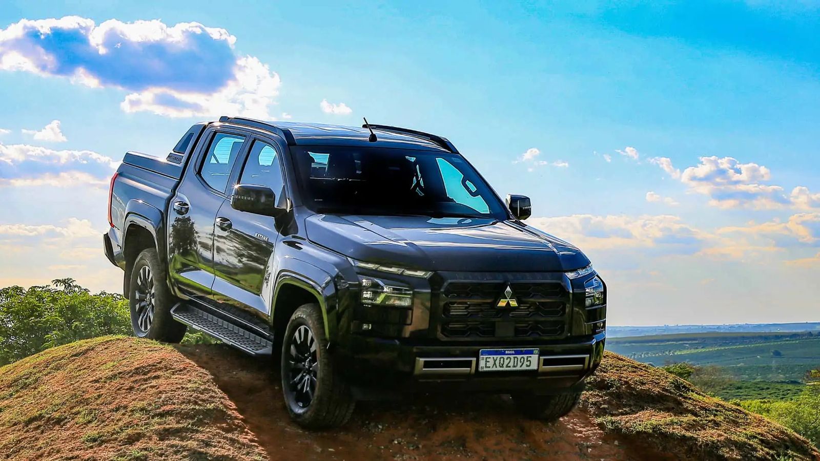 Mitsubishi Triton 2026 combina força no off-road e conforto urbano em uma só picape; fotos