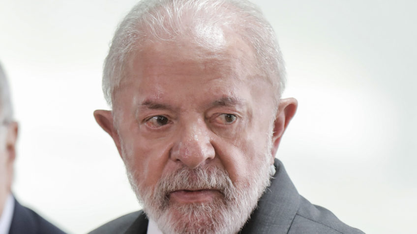 Se é inocente, prove que é inocente, diz Lula sobre Bolsonaro