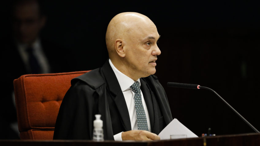 Moraes acena para Fux após série de divergências no STF