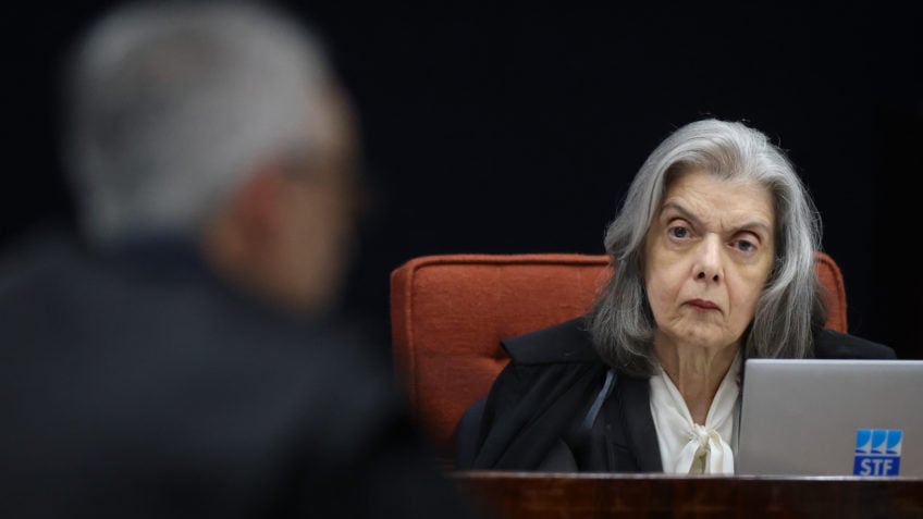 Cármen Lúcia discute com advogado de Ramagem sobre voto impresso