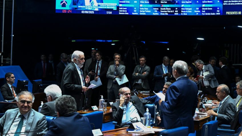 Senado aprova flexibilização da Lei da Ficha Limpa