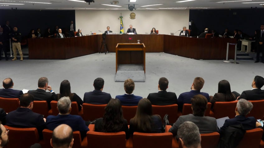 Ao vivo: STF retoma julgamento de Bolsonaro