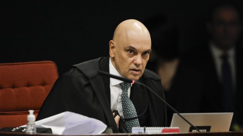 Moraes pede sessões extras para julgamento de Bolsonaro no STF