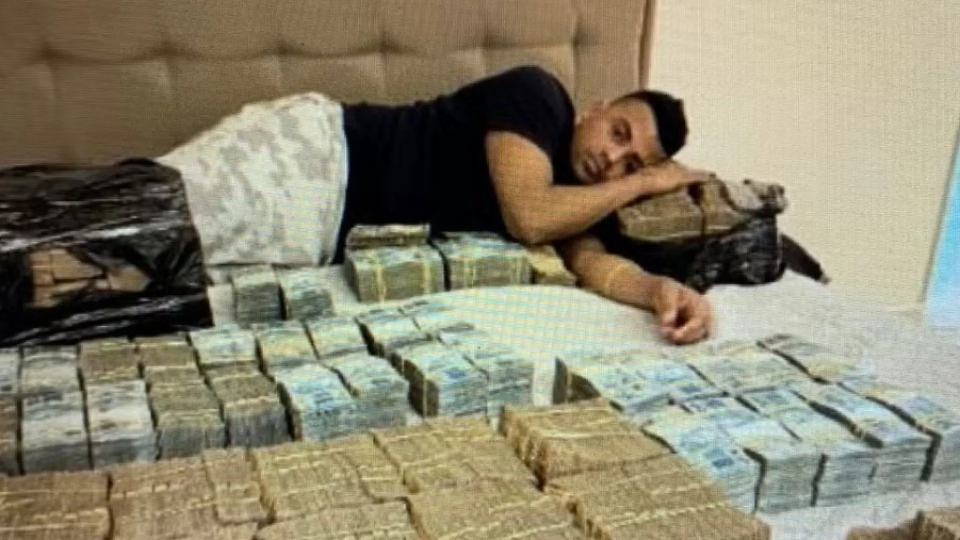 PF encontra foto de TH Joias na cama com R$ 5 milhões; veja