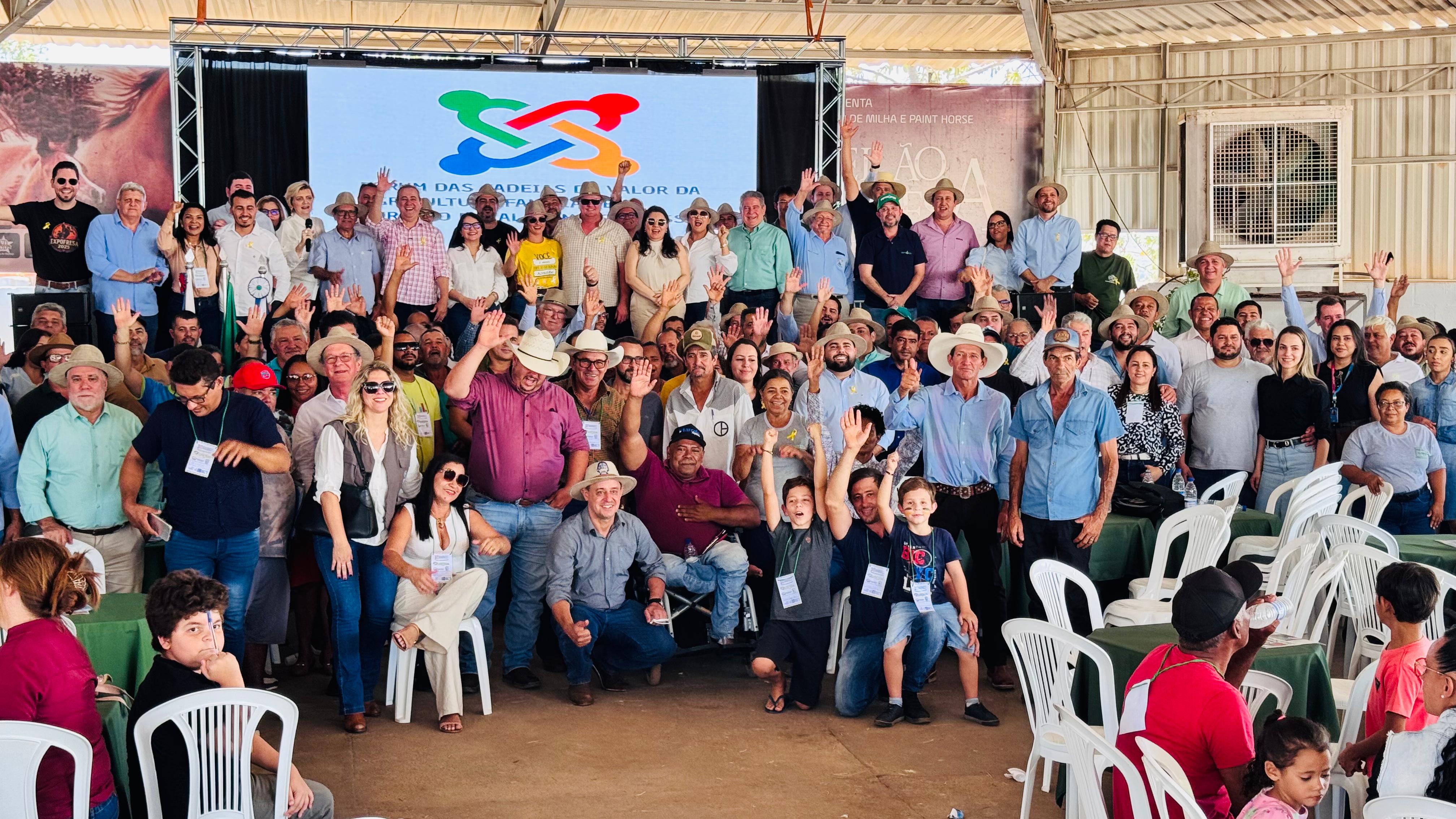 Seaf e Empaer entregam certificados de inspeção a produtores em abertura de exposição agropecuária - EMPAER - Site