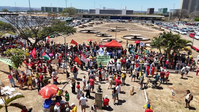 Esvaziado, ato da esquerda reúne cerca de 250 pessoas em Brasília