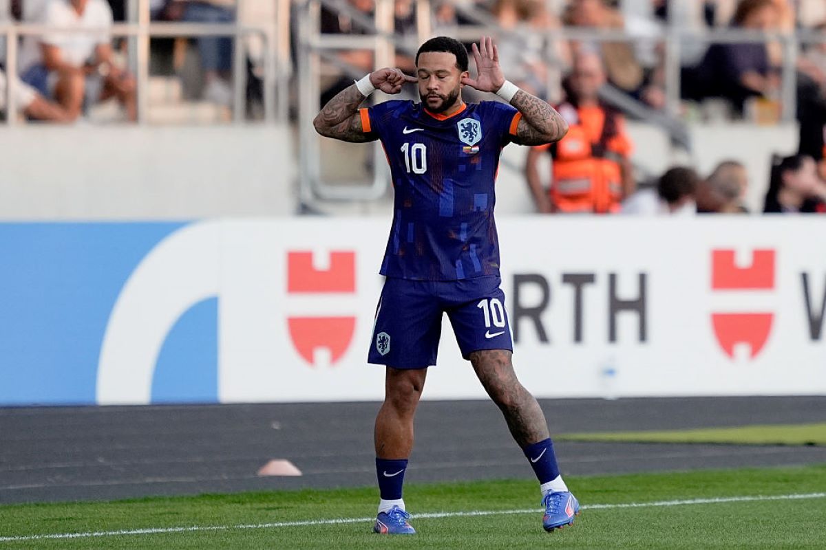 Memphis Depay se isola como maior artilheiro da história da Holanda