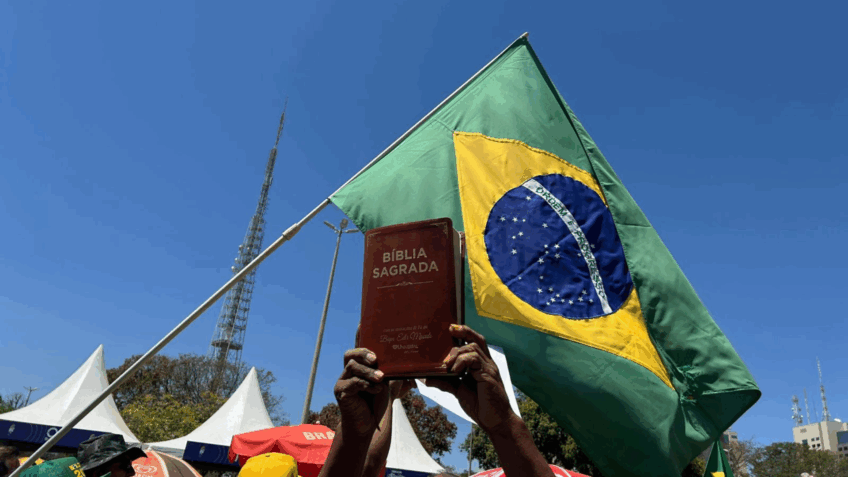 Perseguição política e religiosa avança sobre nós, diz Michelle em áudio