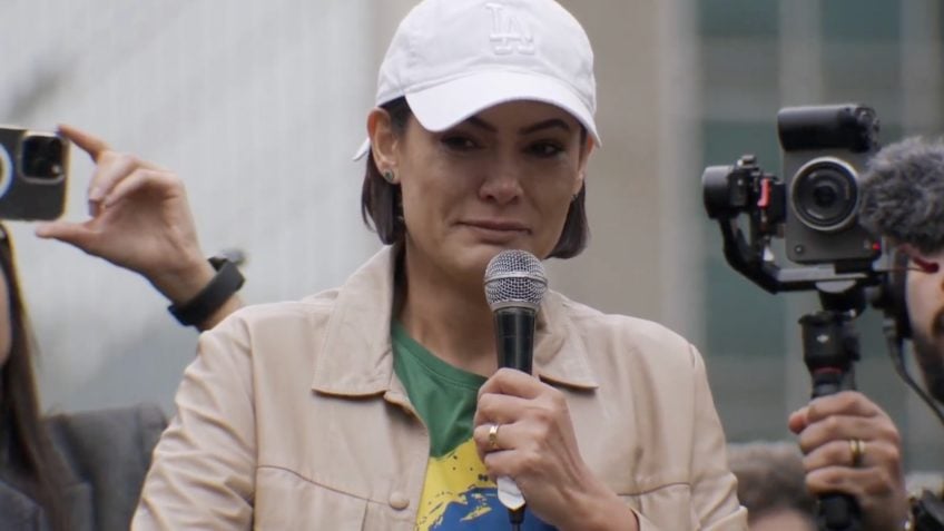 Michelle toca áudio de Bolsonaro na Paulista: "Peguei da internet"