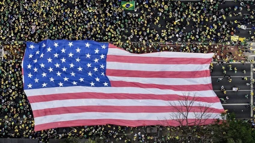 No Dia da Independência, direita estende bandeira dos EUA na Paulista
