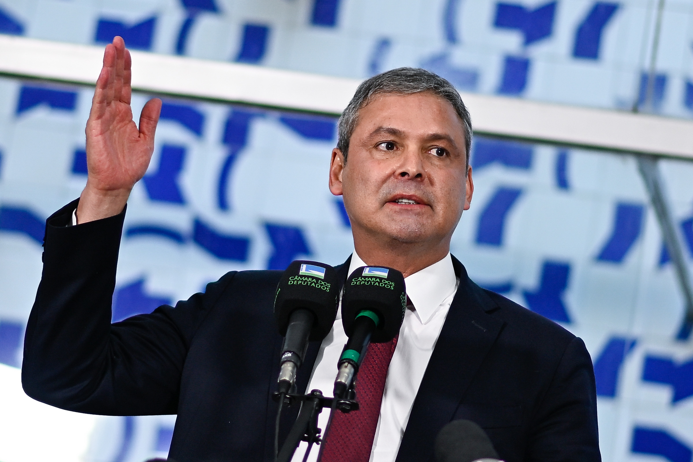 Líder do PT comenta eleições na Argentina: “Mileísmo derrotado”