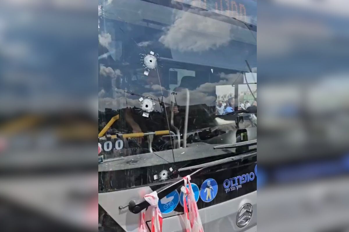 Veja imagens do ataque a ônibus que deixou 6 mortos em Jerusalém