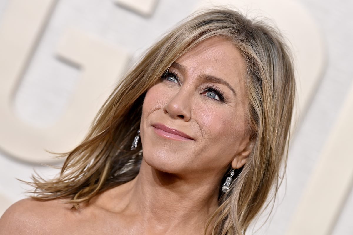 Jennifer Aniston assume novo romance após boatos de affair com Obama