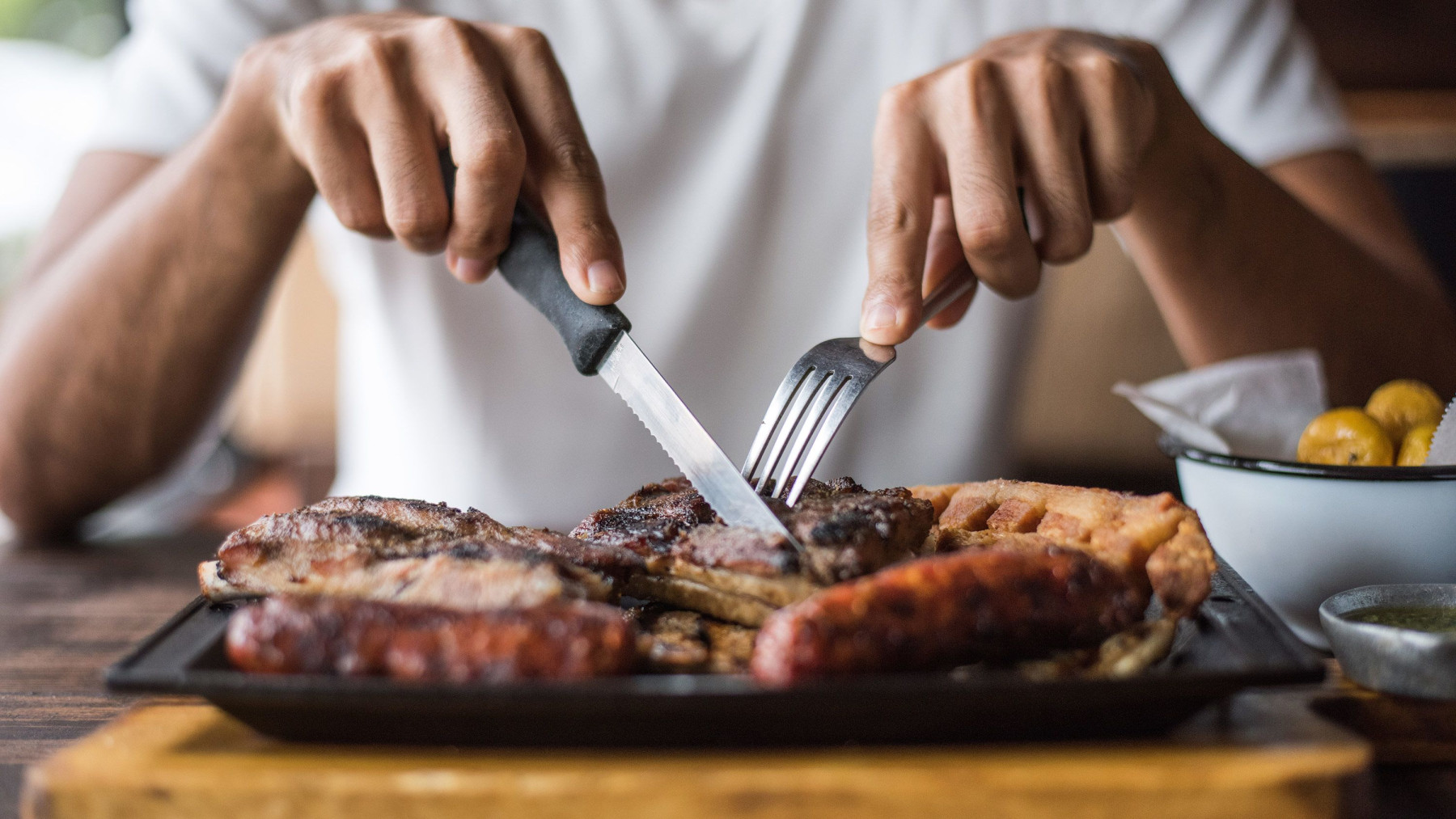 Comer carne pode reduzir mortes por câncer, diz pesquisa inédita