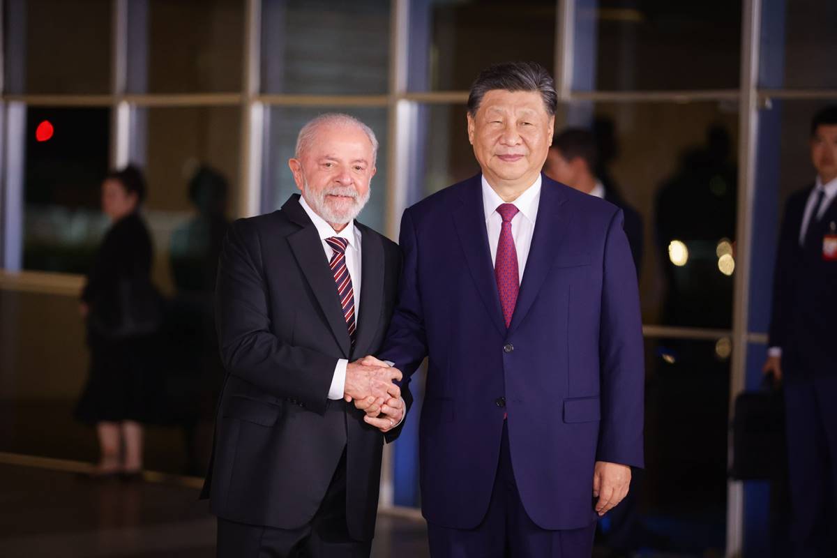 Em reunião do Brics, Lula e Xi concordam sobre solução para a Ucrânia