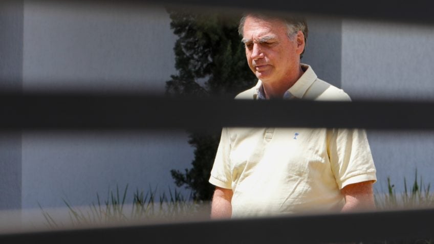 Bolsonaro pede autorização para procedimento médico após julgamento