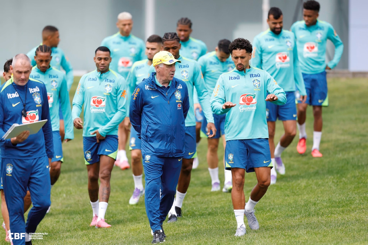 Vídeo: Seleção Brasileira faz último treino antes de ir para Bolívia