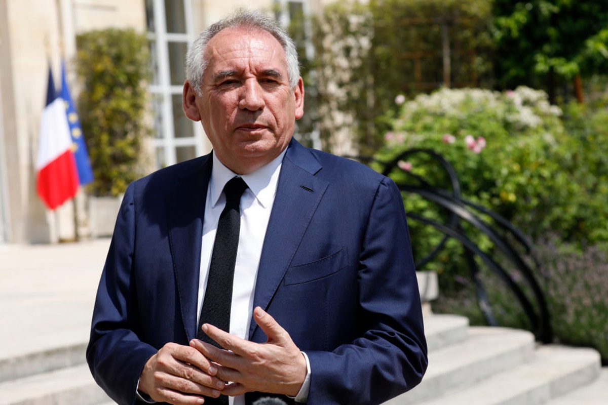 Parlamento da França derruba governo do premiê François Bayrou