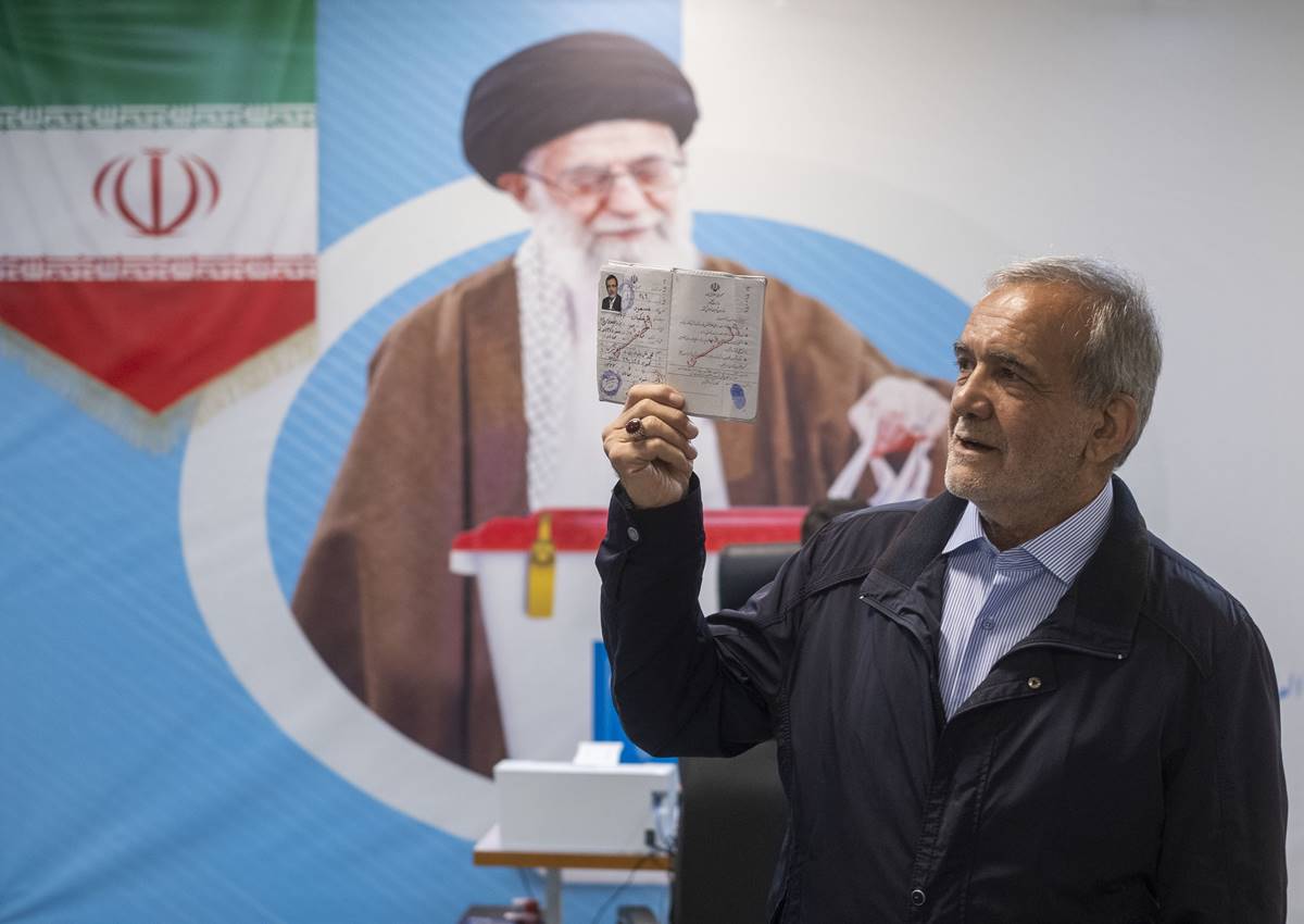 Presidente do Irã pede mecanismo no Brics para lidar com sanções
