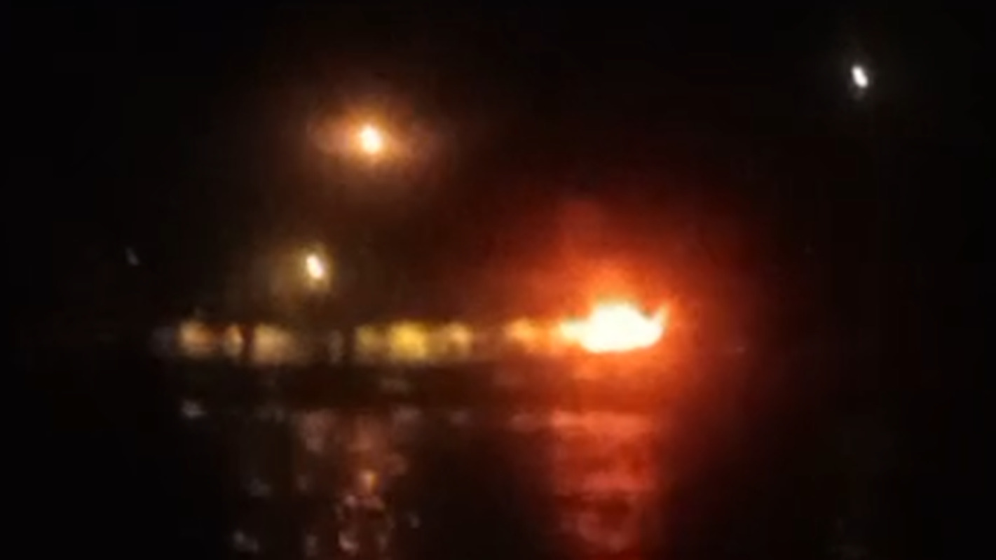 Barco de flotilha que tenta levar ajuda para Gaza é atacado